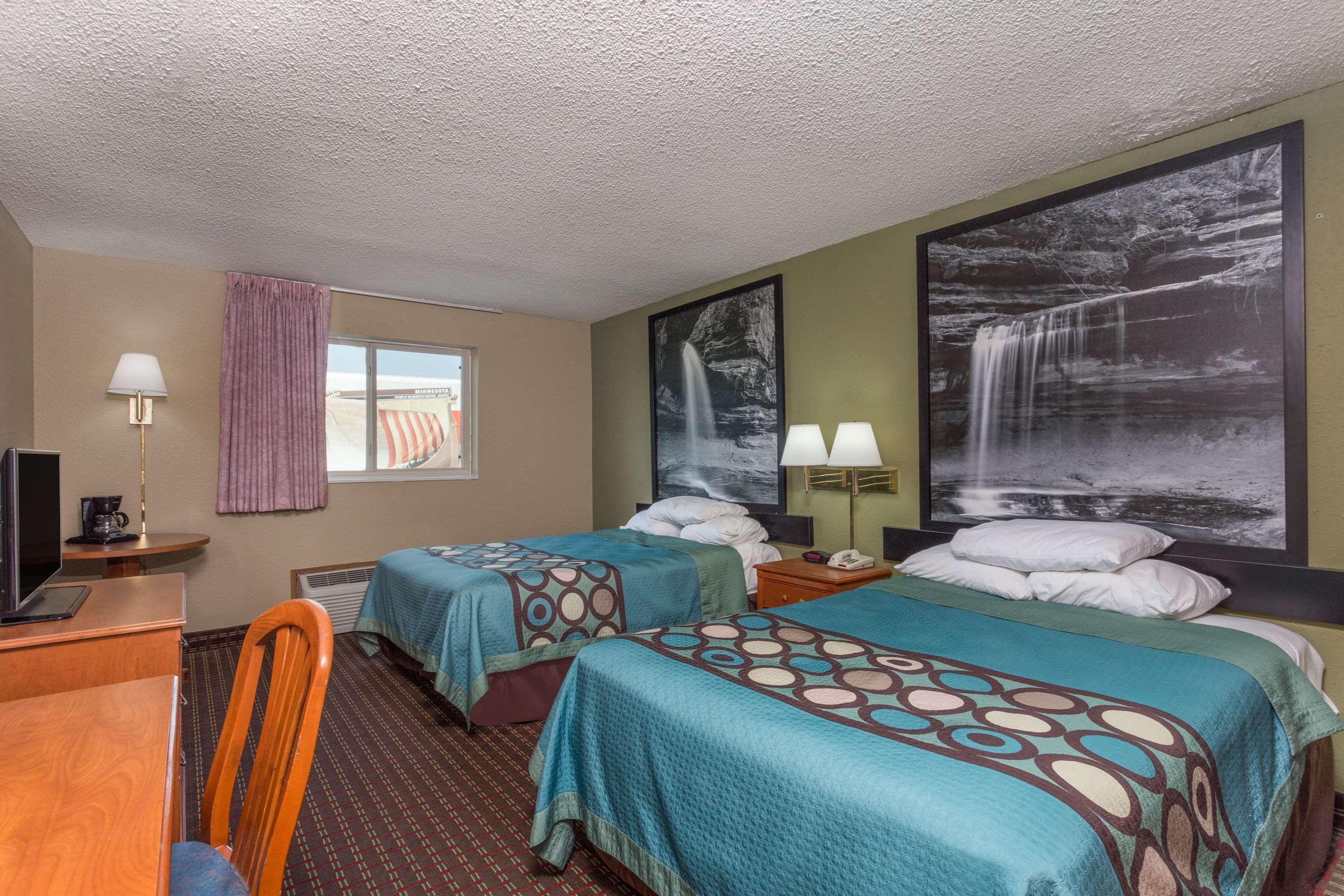 Super 8 By Wyndham Mendota I-39 Hotel Exterior photo