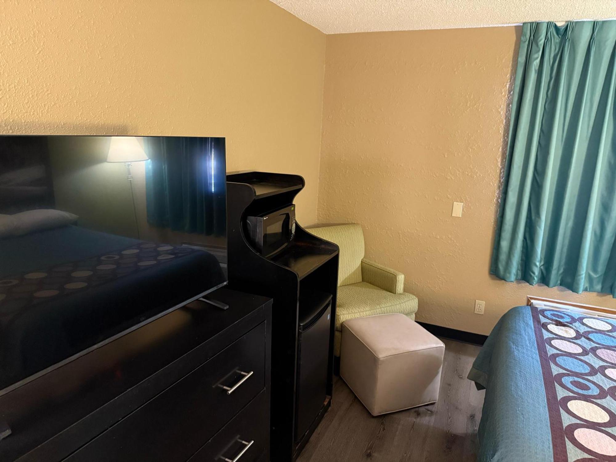 Super 8 By Wyndham Mendota I-39 Hotel Exterior photo