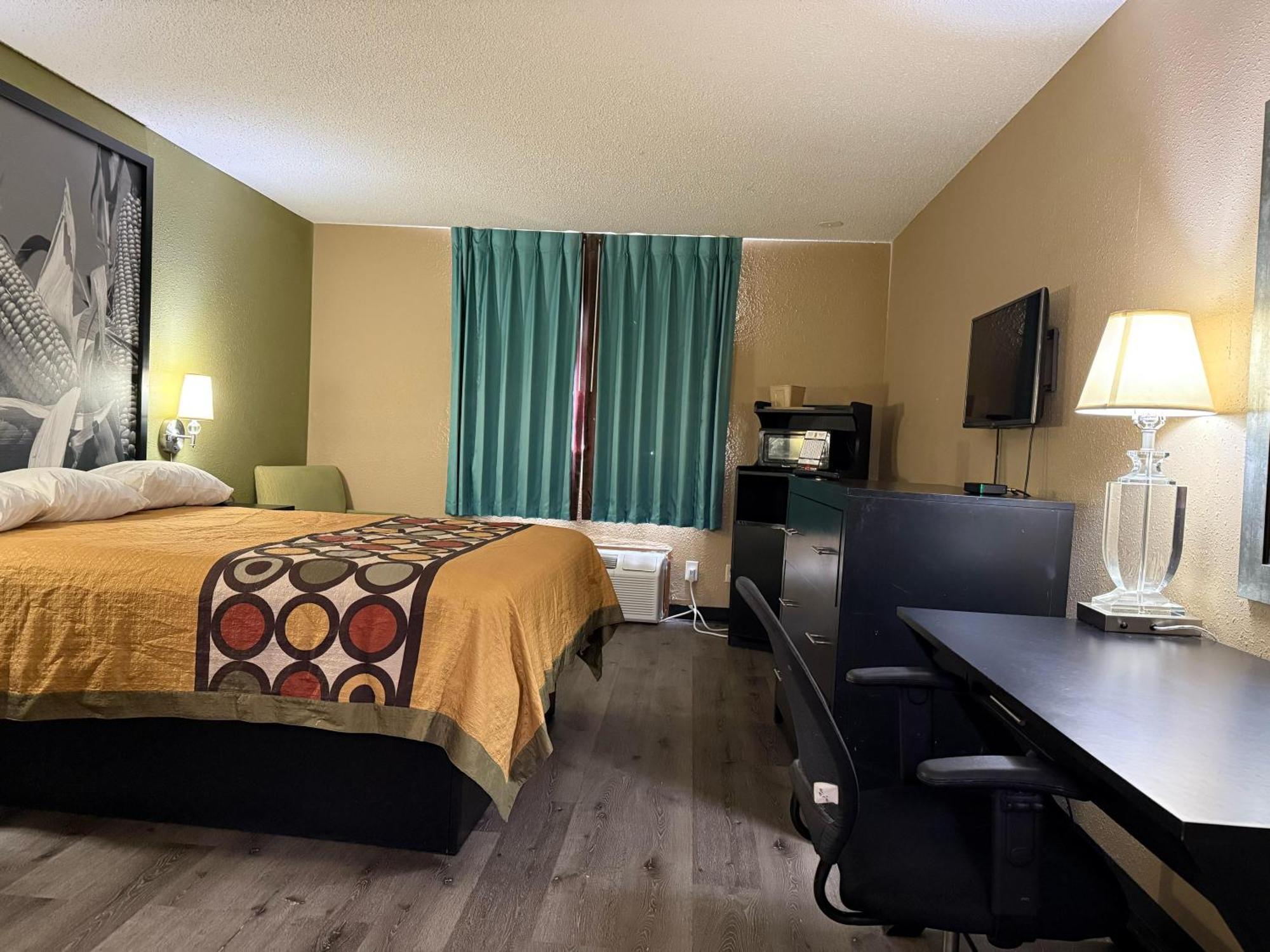 Super 8 By Wyndham Mendota I-39 Hotel Room photo
