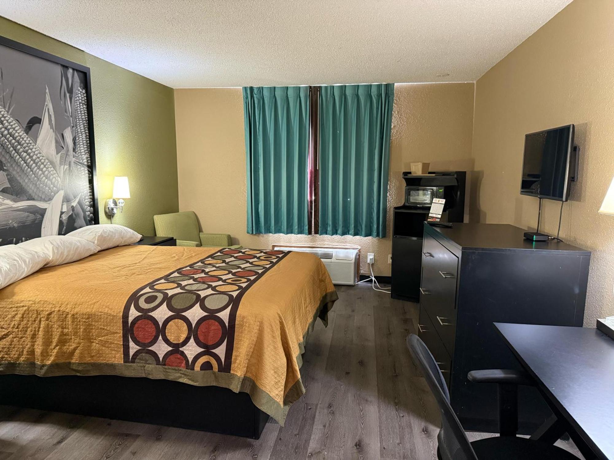 Super 8 By Wyndham Mendota I-39 Hotel Exterior photo