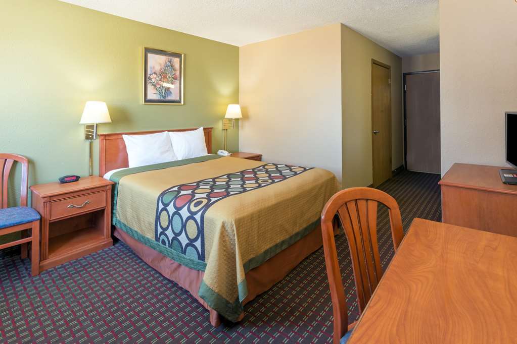 Super 8 By Wyndham Mendota I-39 Hotel Room photo
