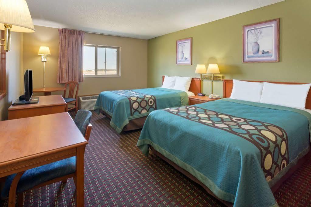 Super 8 By Wyndham Mendota I-39 Hotel Exterior photo